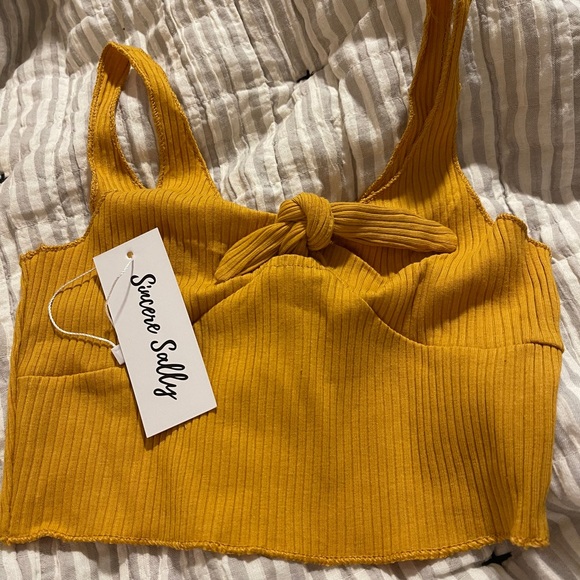 Sincere Sally size small yellow singlet - Picture 3 of 3